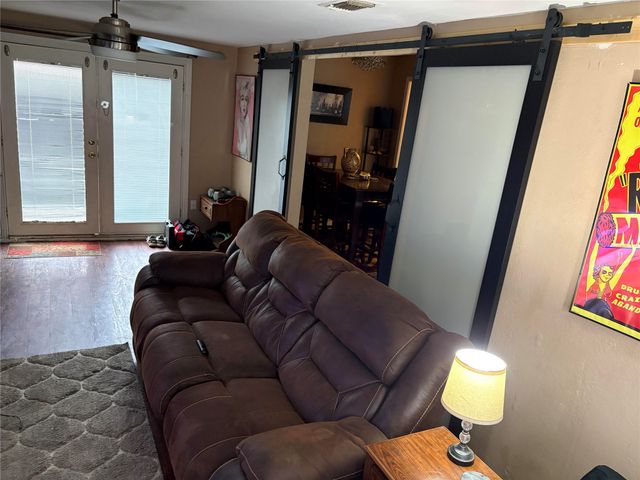 5204 Curzon Avenue, Fort Worth, TX 76107