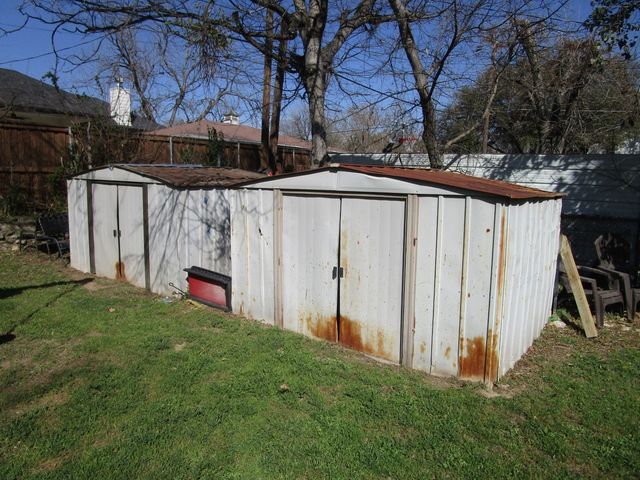 5204 Curzon Avenue, Fort Worth, TX 76107