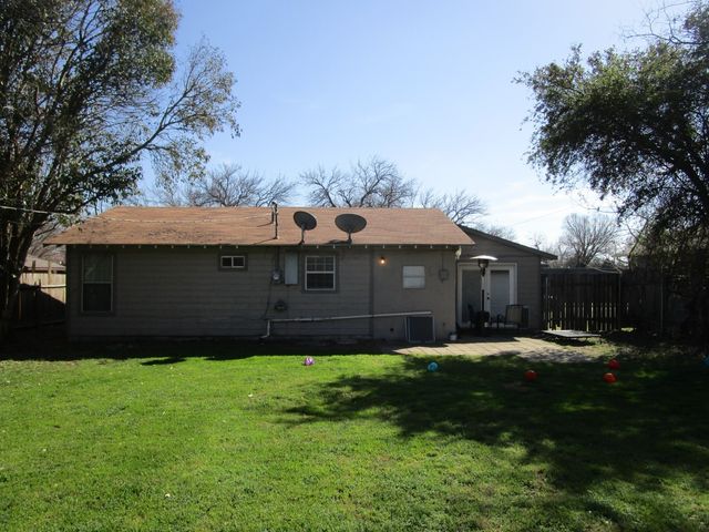 5204 Curzon Avenue, Fort Worth, TX 76107