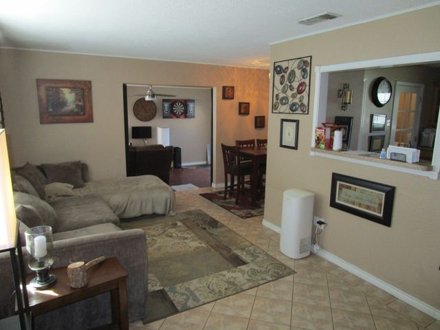 5204 Curzon Avenue, Fort Worth, TX 76107