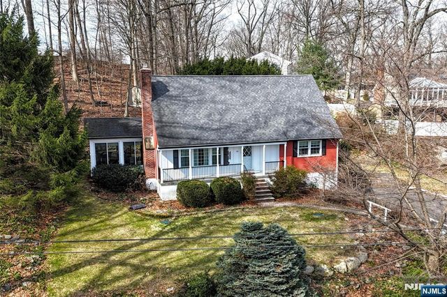 60 Highland Road, Bloomingdale, NJ 07403