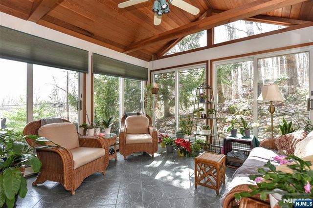 60 Highland Road, Bloomingdale, NJ 07403