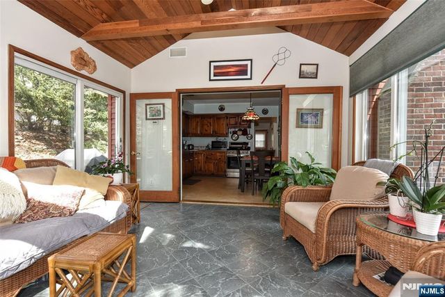 60 Highland Road, Bloomingdale, NJ 07403