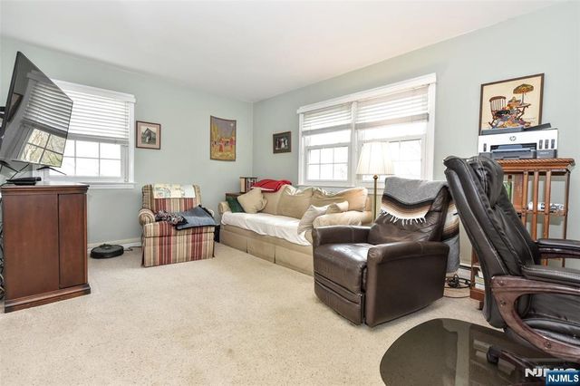 60 Highland Road, Bloomingdale, NJ 07403