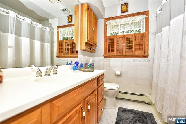 60 Highland Road, Bloomingdale, NJ 07403