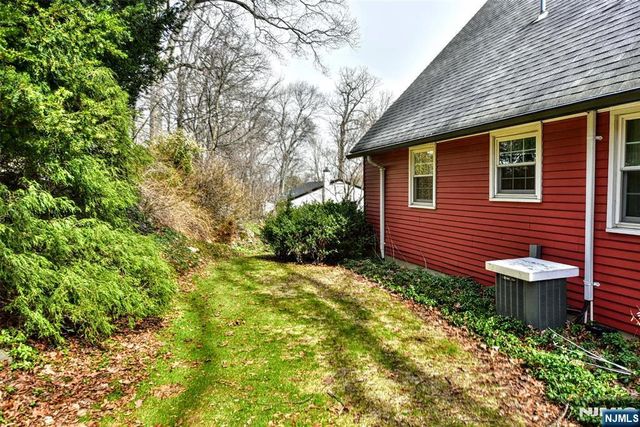 60 Highland Road, Bloomingdale, NJ 07403