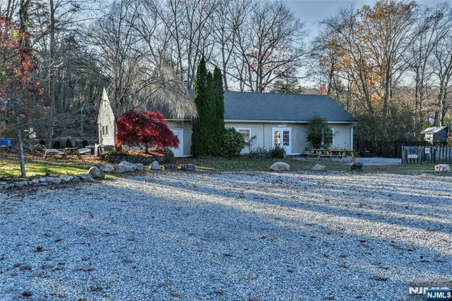 60 Highland Road, Bloomingdale, NJ 07403