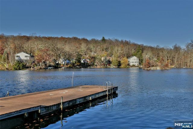 60 Highland Road, Bloomingdale, NJ 07403