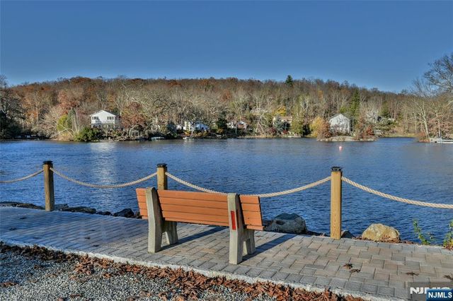 60 Highland Road, Bloomingdale, NJ 07403