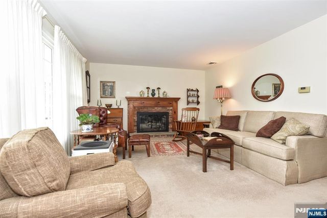 60 Highland Road, Bloomingdale, NJ 07403