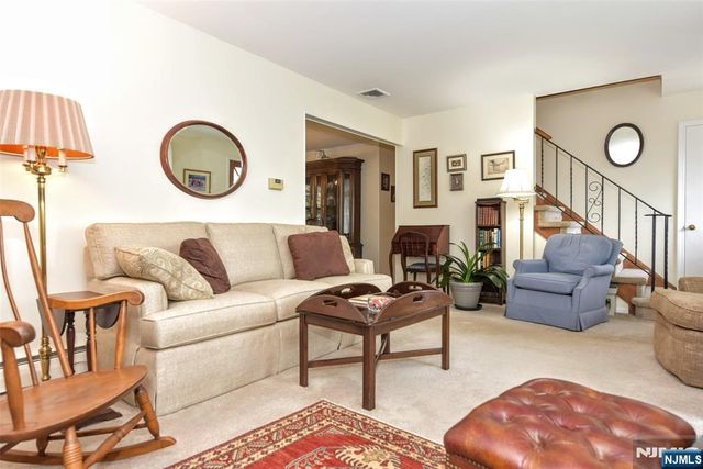 60 Highland Road, Bloomingdale, NJ 07403