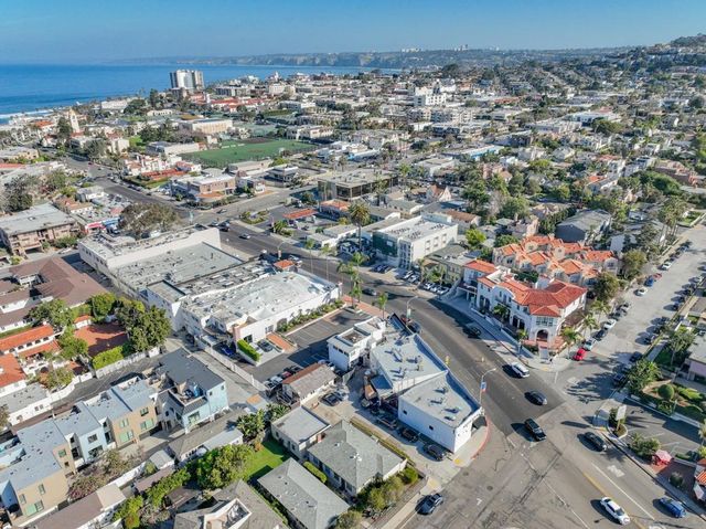 7421 La Jolla Blvd., La Jolla, CA 92037
