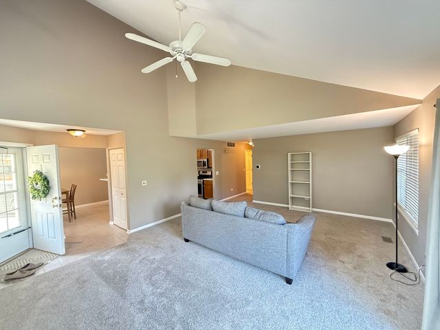 6720 E Monticello Court 14-A1, Gurnee, IL 60031