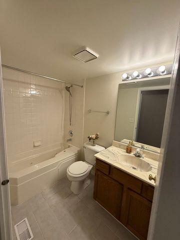 6720 E Monticello Court 14-A1, Gurnee, IL 60031