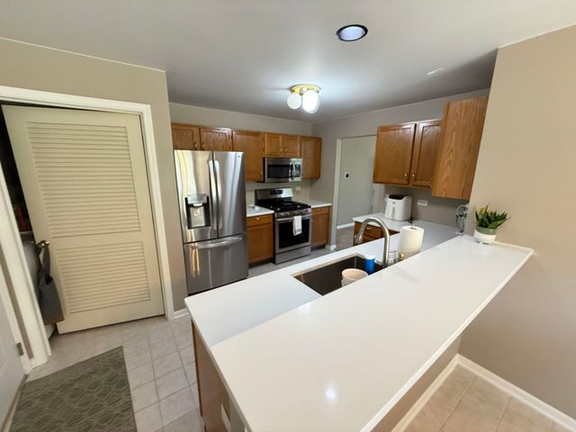 6720 E Monticello Court 14-A1, Gurnee, IL 60031