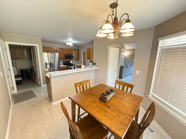 6720 E Monticello Court 14-A1, Gurnee, IL 60031