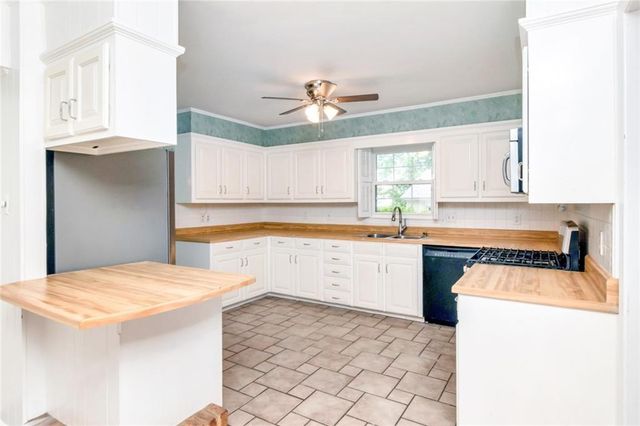 745 Westmoreland Drive E, Mobile, AL 36609