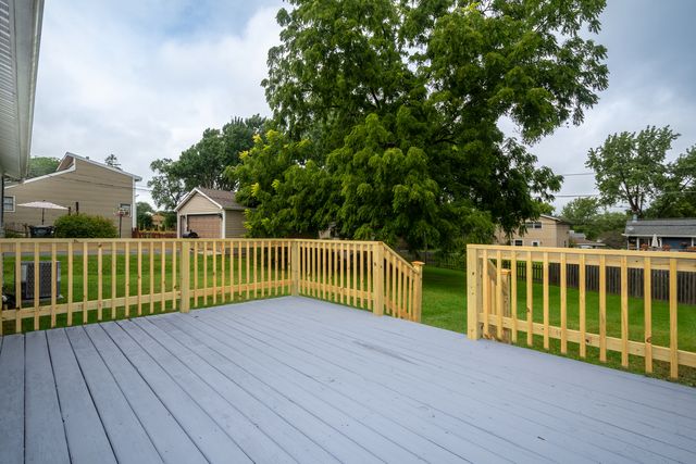 2312 Briar Lane, Lindenhurst, IL 60046