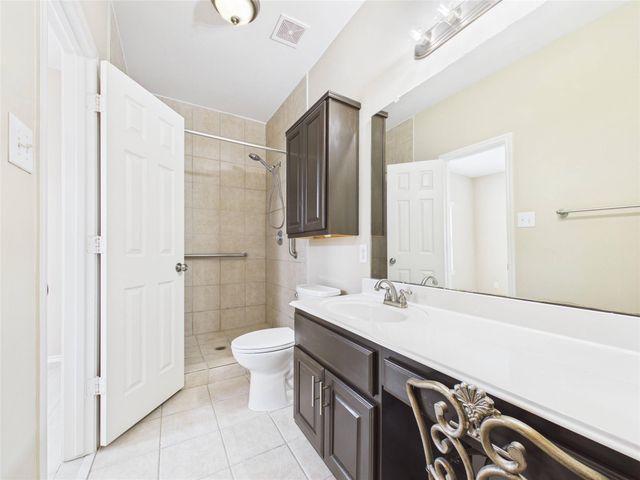 2015 Kemah Village Drive, Kemah, TX 77565