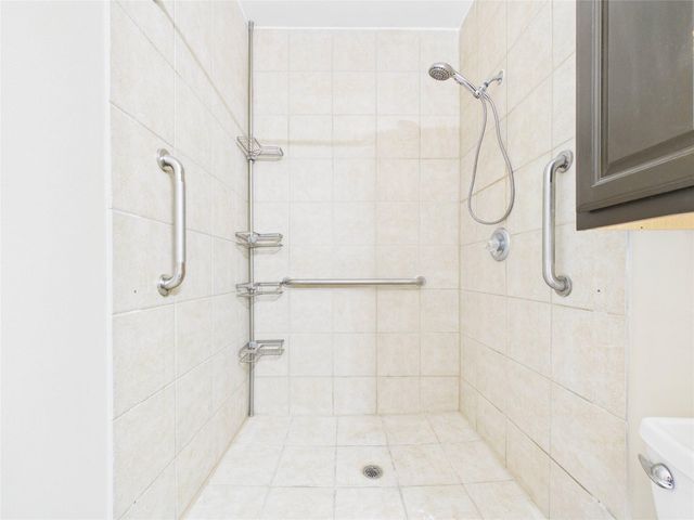 2015 Kemah Village Drive, Kemah, TX 77565