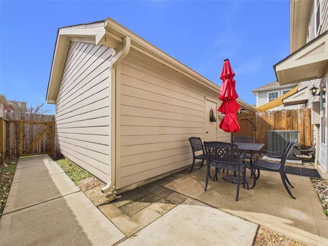 2015 Kemah Village Drive, Kemah, TX 77565