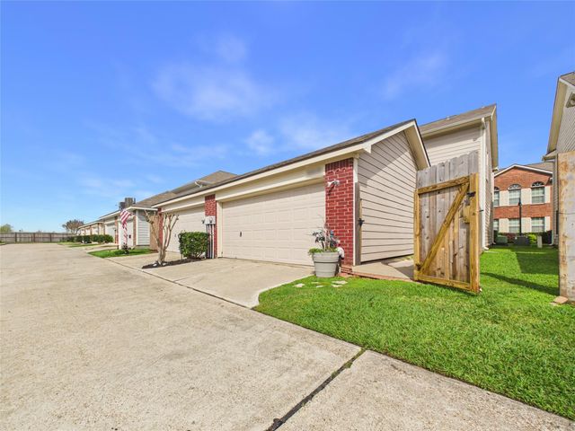 2015 Kemah Village Drive, Kemah, TX 77565