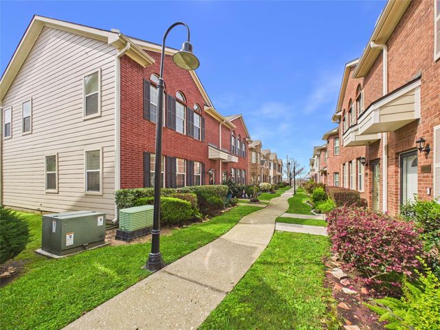 2015 Kemah Village Drive, Kemah, TX 77565