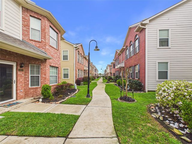 2015 Kemah Village Drive, Kemah, TX 77565