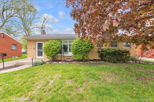 37022 Pinewood Road, Wayne, MI 48184