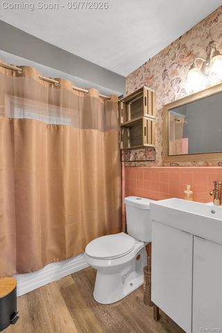 37022 Pinewood Road, Wayne, MI 48184
