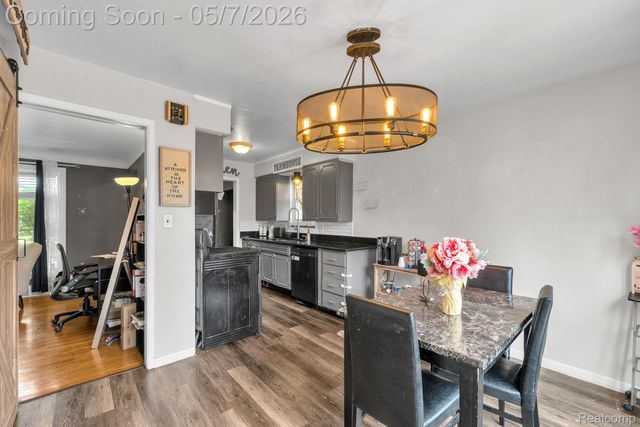 37022 Pinewood Road, Wayne, MI 48184