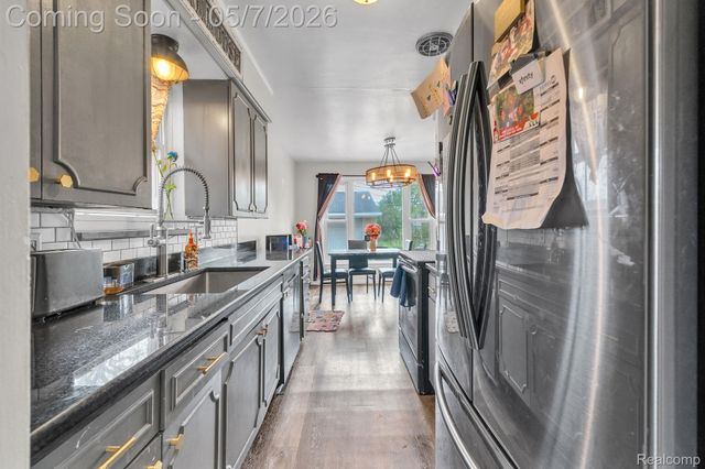 37022 Pinewood Road, Wayne, MI 48184