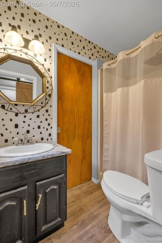 37022 Pinewood Road, Wayne, MI 48184