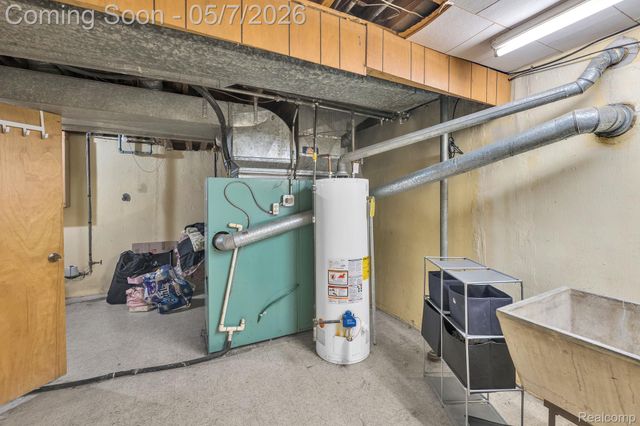 37022 Pinewood Road, Wayne, MI 48184
