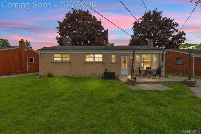 37022 Pinewood Road, Wayne, MI 48184