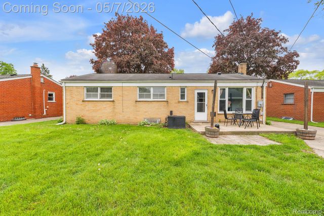 37022 Pinewood Road, Wayne, MI 48184