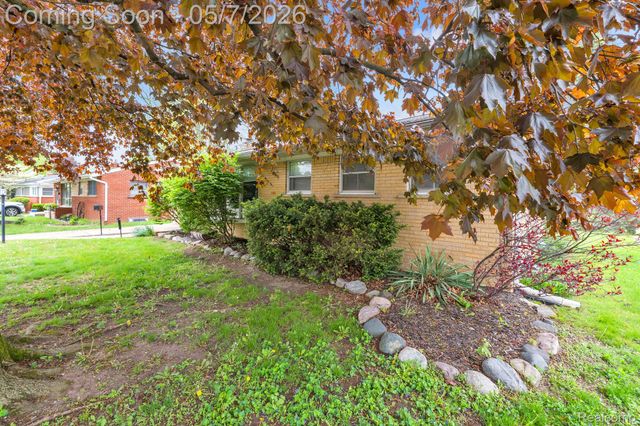 37022 Pinewood Road, Wayne, MI 48184