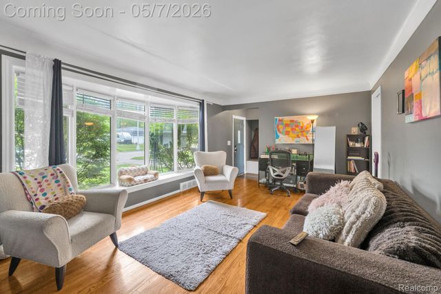 37022 Pinewood Road, Wayne, MI 48184