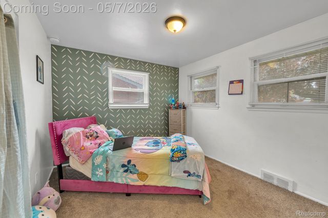 37022 Pinewood Road, Wayne, MI 48184