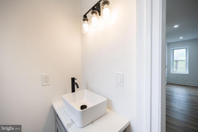 3712 MANAYUNK AVE, Philadelphia, PA 19128