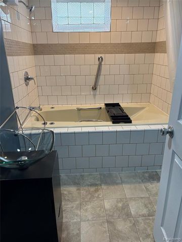 9640 Hubert Avenue, Allen Park, MI 48101