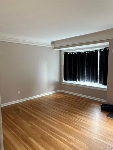 9640 Hubert Avenue, Allen Park, MI 48101