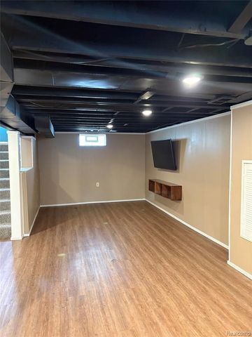 9640 Hubert Avenue, Allen Park, MI 48101