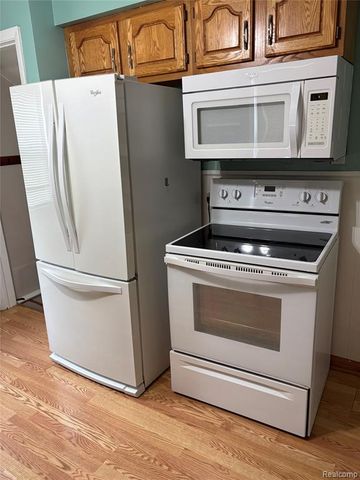 9640 Hubert Avenue, Allen Park, MI 48101