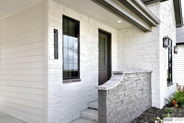 21101 Laurel Avenue, Elkhorn, NE 68022