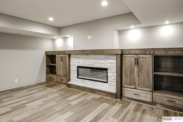 21101 Laurel Avenue, Elkhorn, NE 68022