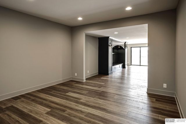 21101 Laurel Avenue, Elkhorn, NE 68022