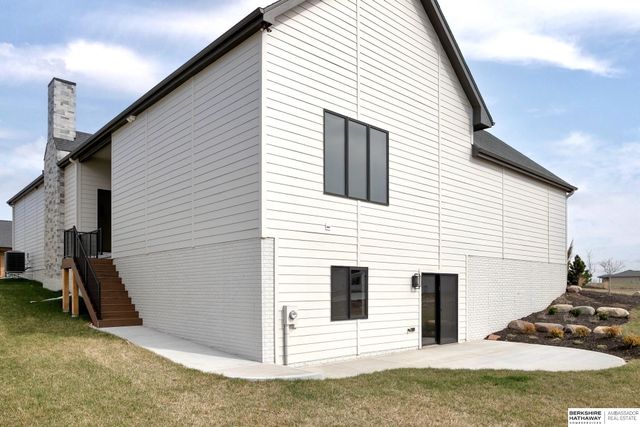 21101 Laurel Avenue, Elkhorn, NE 68022