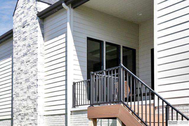 21101 Laurel Avenue, Elkhorn, NE 68022