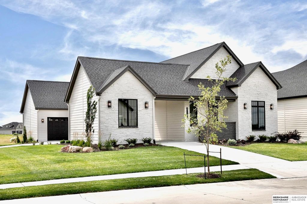 21101 Laurel Avenue, Elkhorn, NE 68022